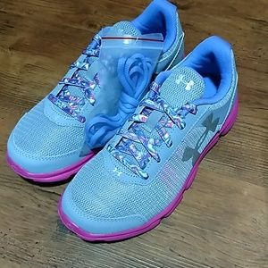 NWT Under Armour GPS Speed Swift Girls Sz 3